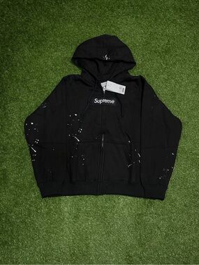 Supreme X Maison Margiela
Black Box Logo Zip up